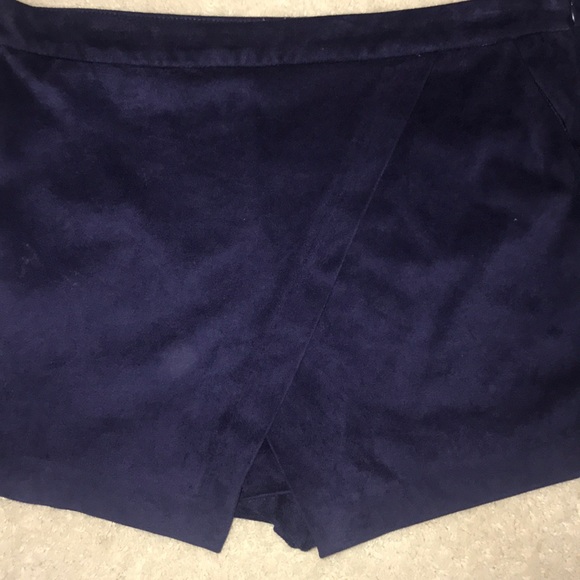 Faux suede skort - Picture 3 of 3